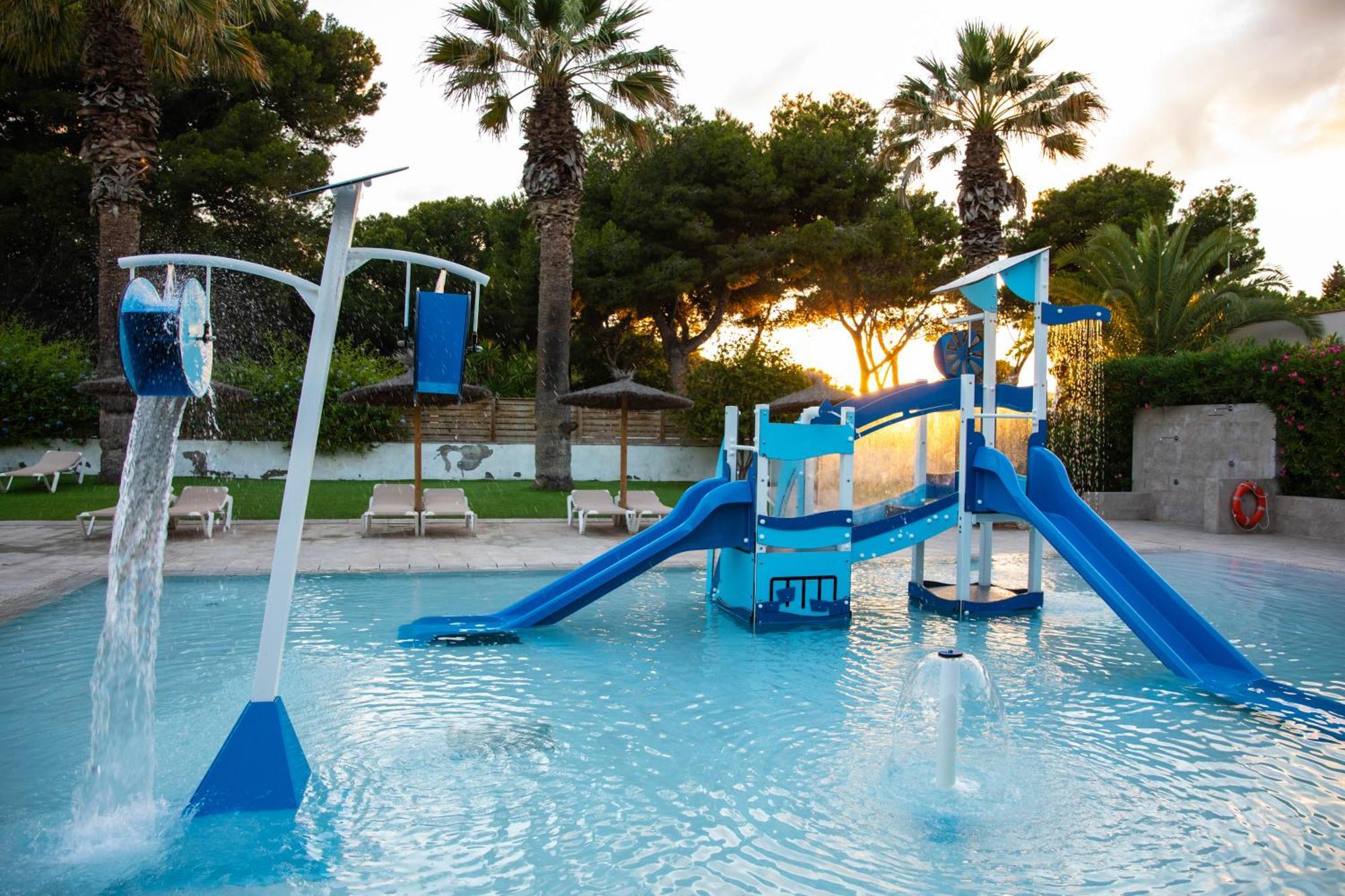 Holacamp Sitges Fun Hotel Exterior photo